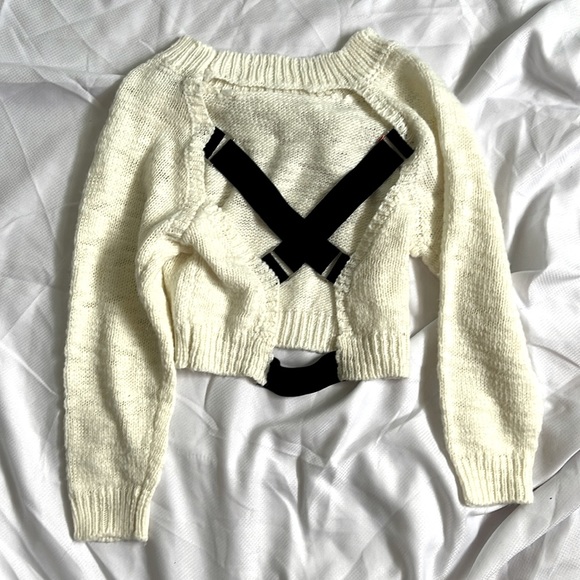 FASHION NOVA CRISS-CROSS BACK SWEATER - Picture 2 of 2